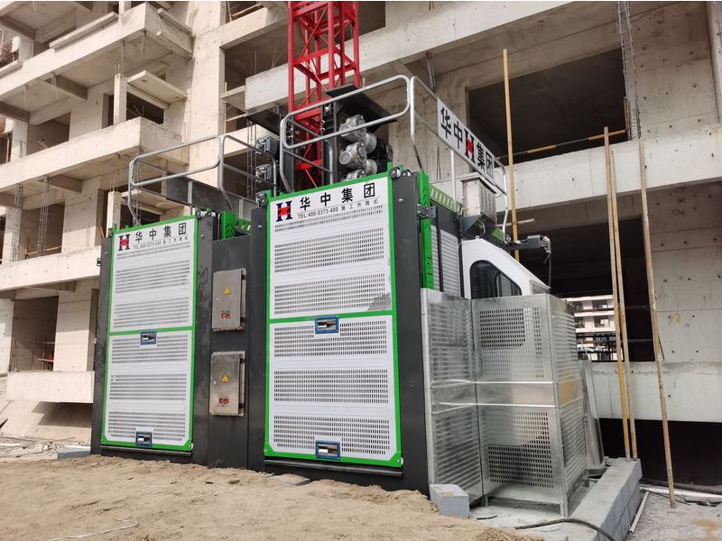 華中起重：高樓建設(shè)常用的施工升降機(jī)你了解多少？